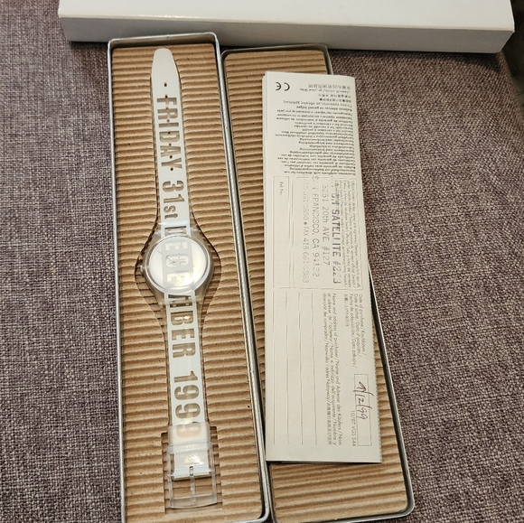 SWATCH STANDARD GENTS GK302 WHITE CARD 1999 MILLENNIUM NEW IN